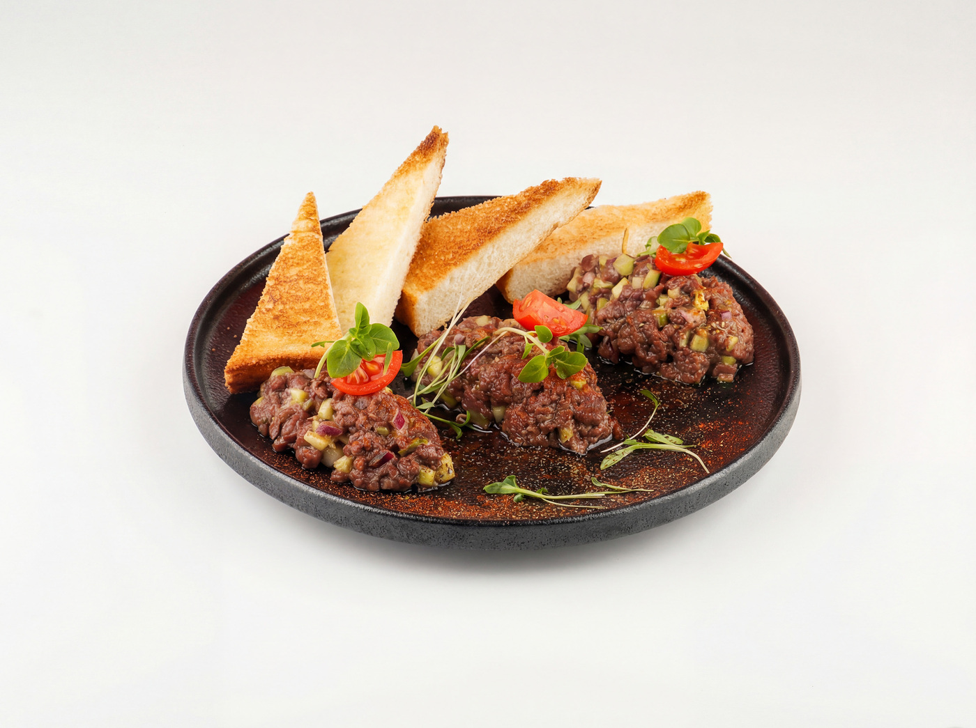 Тар-тар из оленины со свежим огурцом