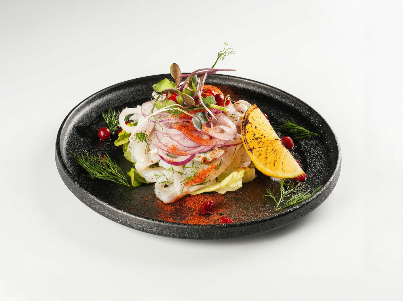 Сугудай из филе судака с красным луком.